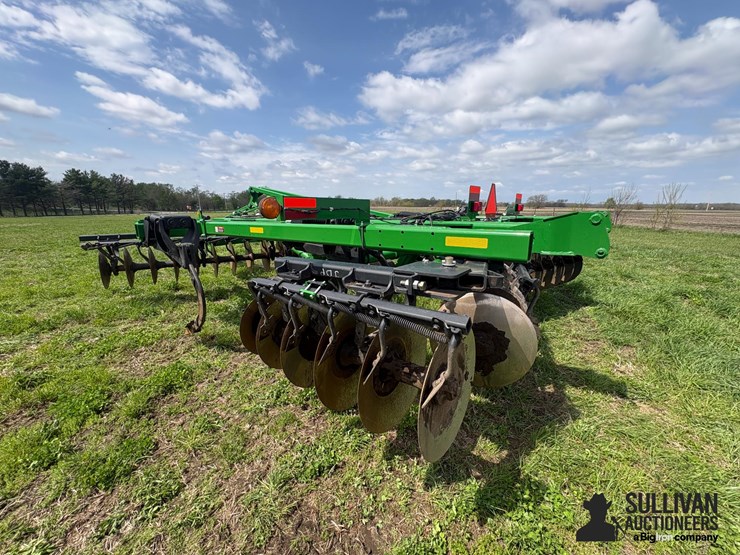 2020-john-deere-2720-image-7