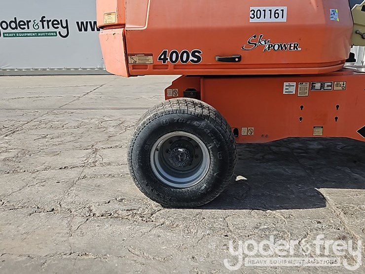 2018-jlg-400s-image-8