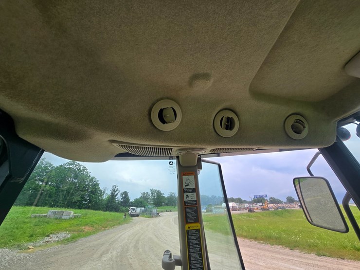 john-deere-6105d-image-52
