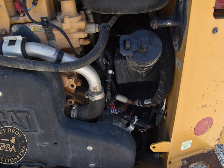 2019-caterpillar-259d-image-30