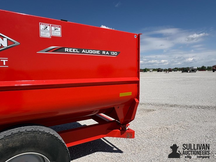 kuhn-knight-reel-auggie-ra130-feeder-wagon-image-11