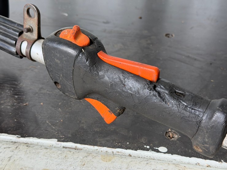 #6051-•-stihl-string-trimmer-image-5