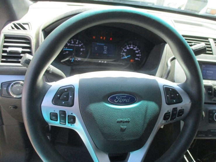 2015-ford-explorer-image-11