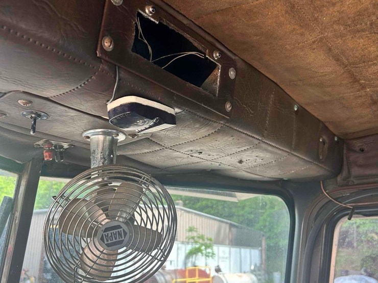 1987-peterbilt-359-image-69