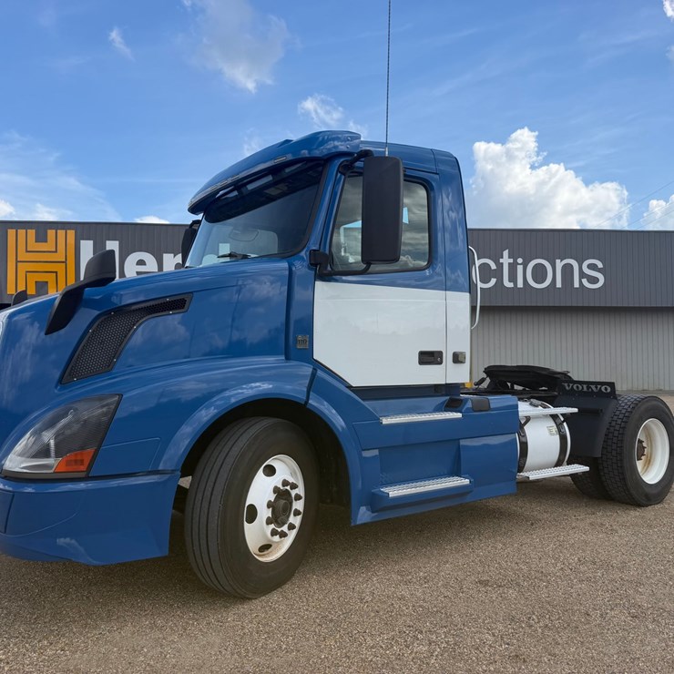 2016 VOLVO VNL42T300