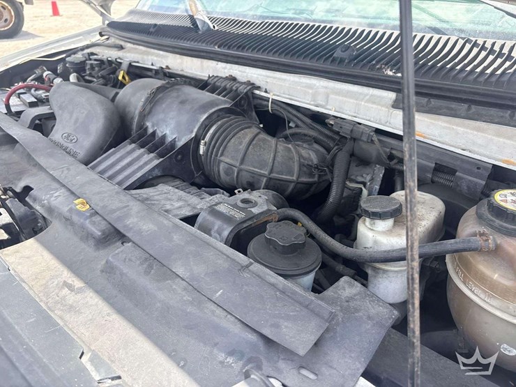 2011-ford-cargo-image-8