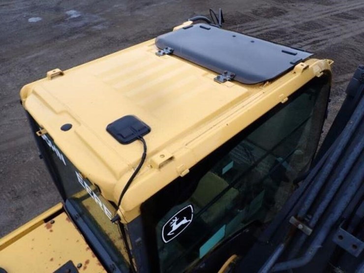 2010-deere-270d-lc-image-73
