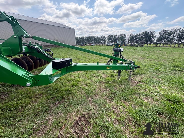 2020-john-deere-2720-image-12