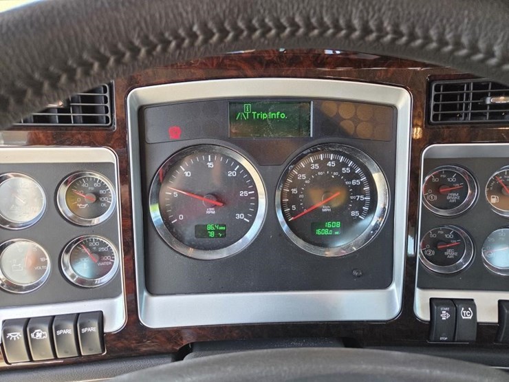2026-kenworth-t800-image-24