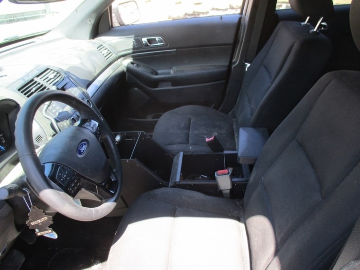 2016-ford-explorer-image-7