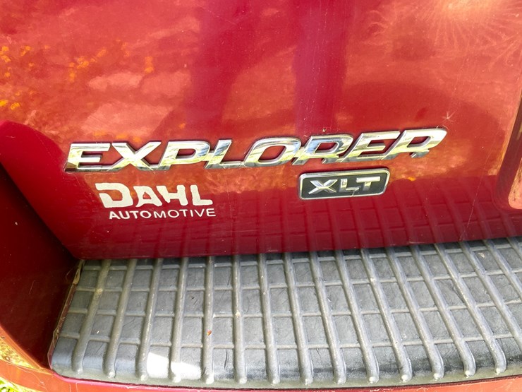 2005-ford-explorer-image-13