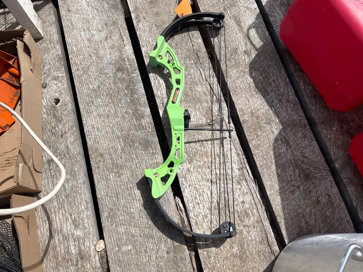 #2140-•-bear-youth-compound-bow-image-1
