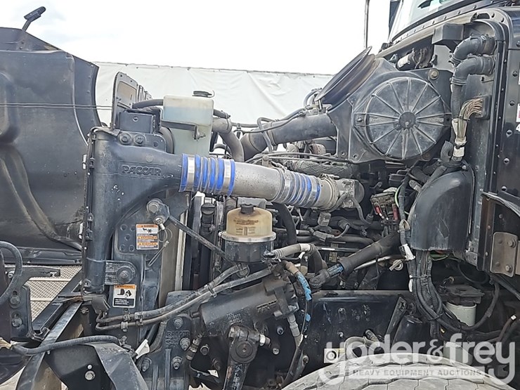 2014-peterbilt-337-image-23