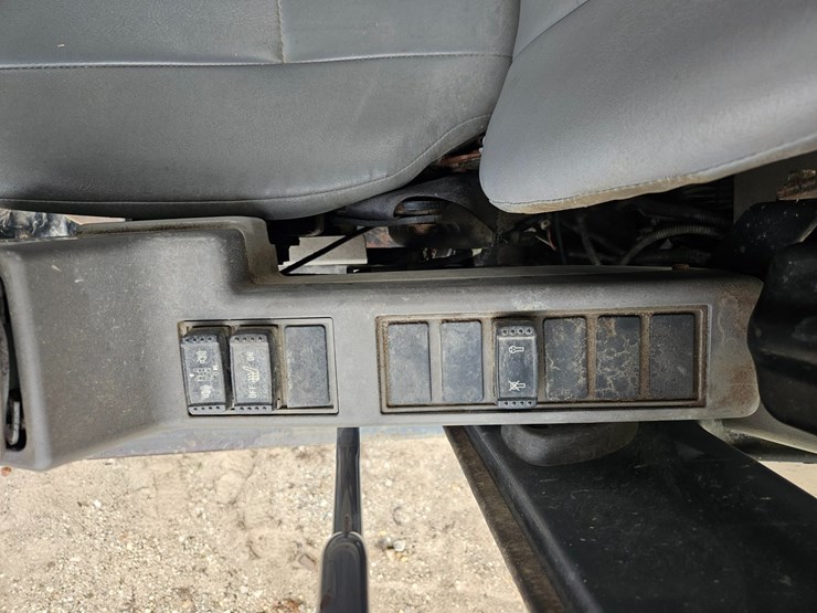 2010-deere-200d-lc-image-51