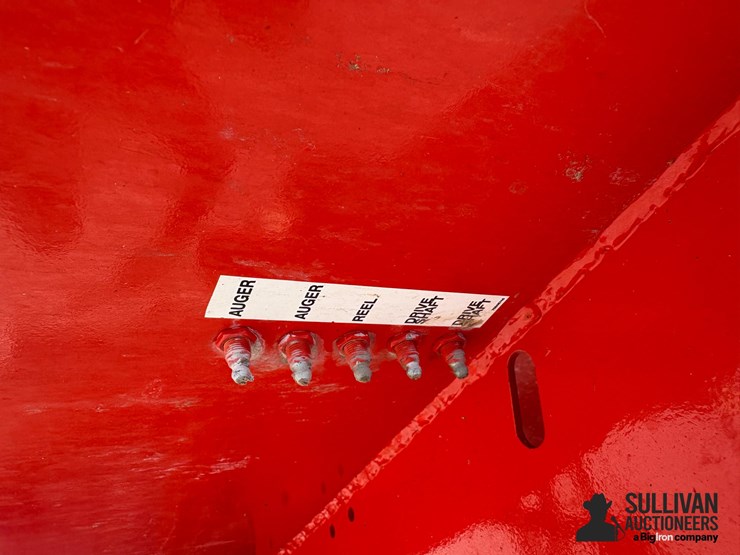 kuhn-knight-reel-auggie-ra130-feeder-wagon-image-16