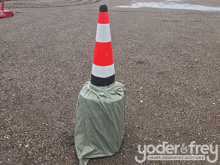 unused-saftey-traffic-cones-(20-of)-image-3
