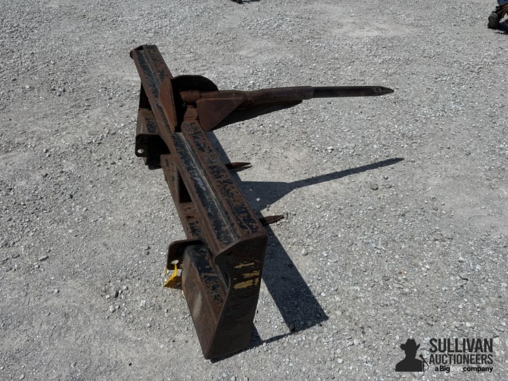 3-prong-bale-spear-image-1