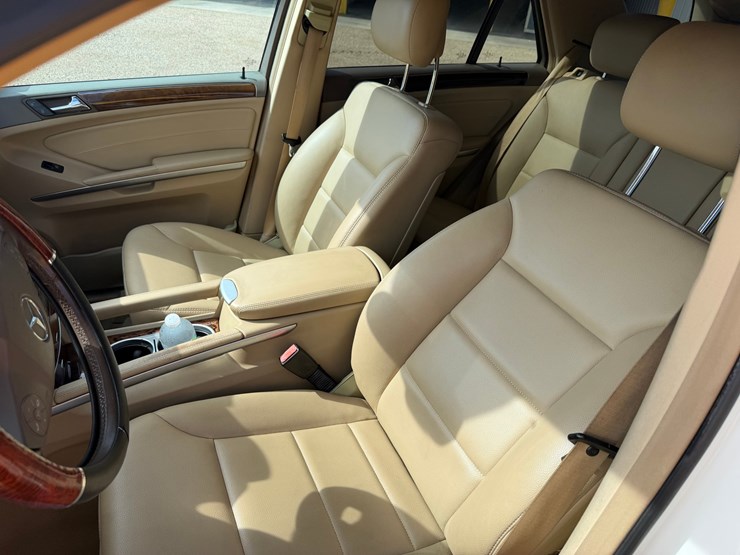 2010-mercedes-benz-ml350-image-9