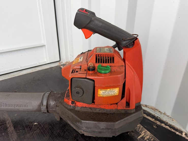 #6039-•-husqvarna-225/hbv-handheld-leaf-blower-image-2