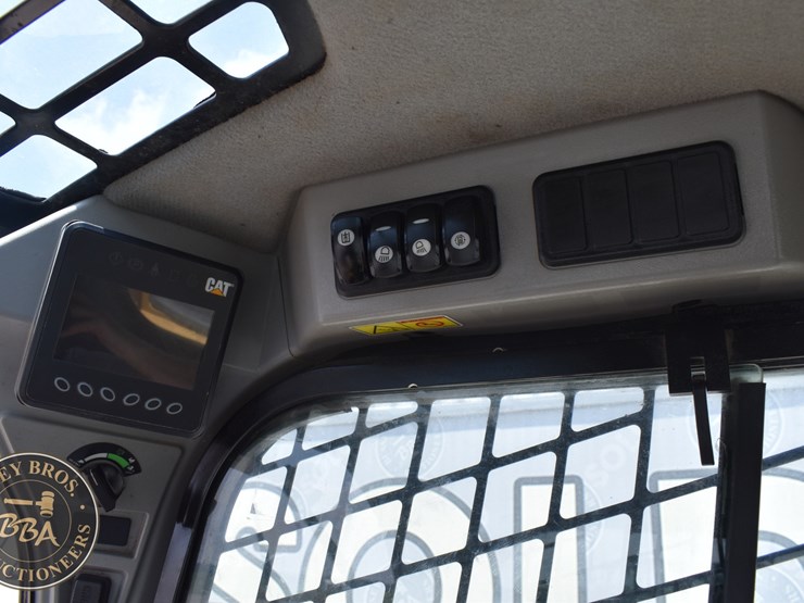 2019-caterpillar-259d-image-43