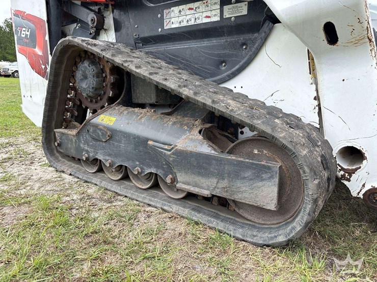 2021-bobcat-t64-image-31