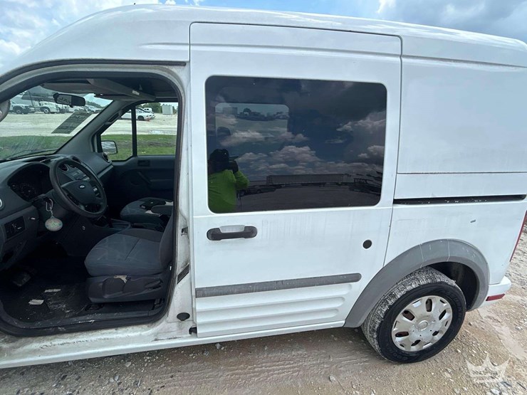 2011-ford-transit-connect-image-19