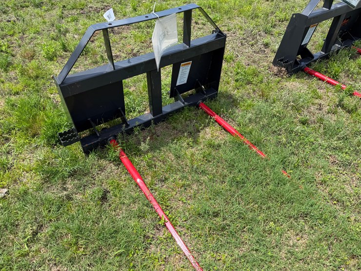 #6101-•-skid-steer-bale-spear-image-1