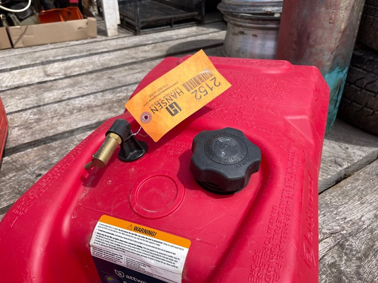 #2152-•-attwood-boat-gas-can-image-6