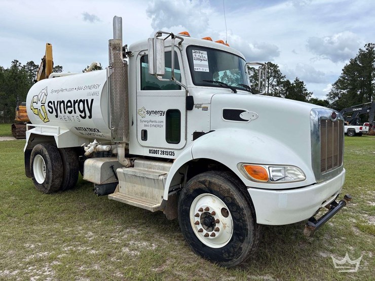 2017-peterbilt-337-image-2