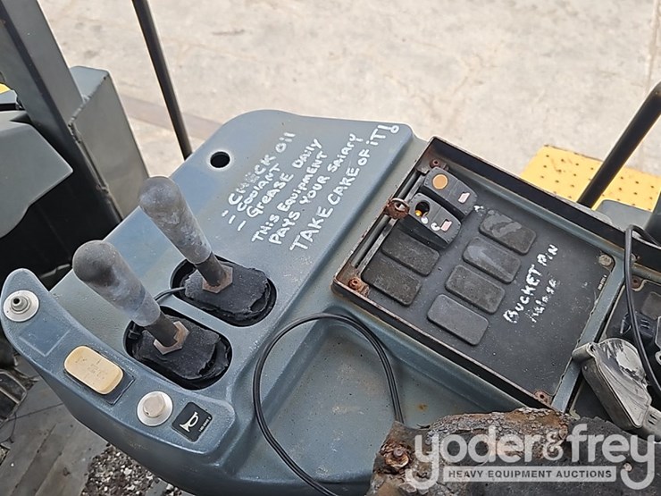 2009-caterpillar-938h-image-25