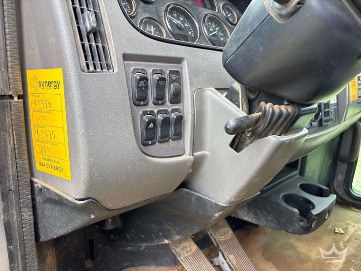 2017-peterbilt-337-image-32
