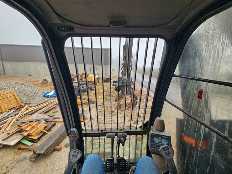 2010-deere-200d-lc-image-39