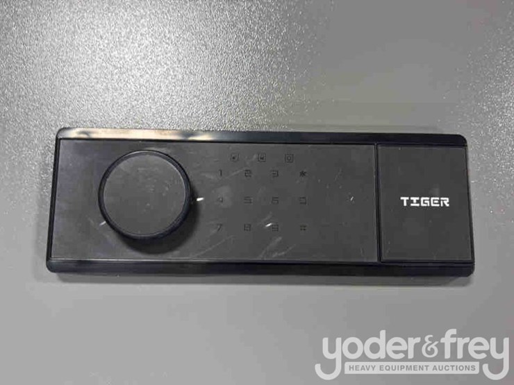 unused-onshine-8-12-gun-safe-with-key-lock,-3-movable-gun-rests,-electronic-key,-mechanical-key-image-3