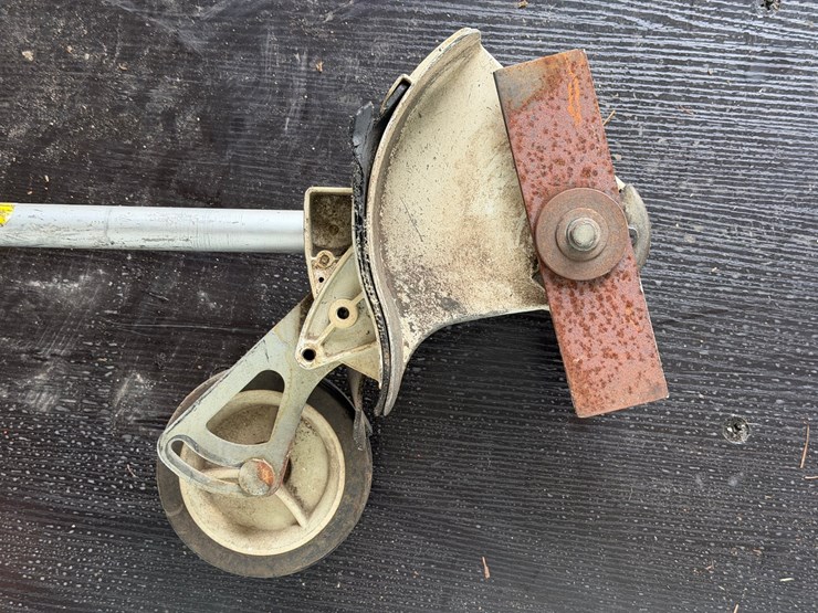 #6061-•-stihl-fs111r-edger-image-9