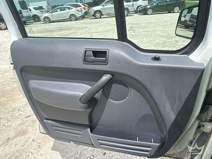 2011-ford-transit-connect-image-11