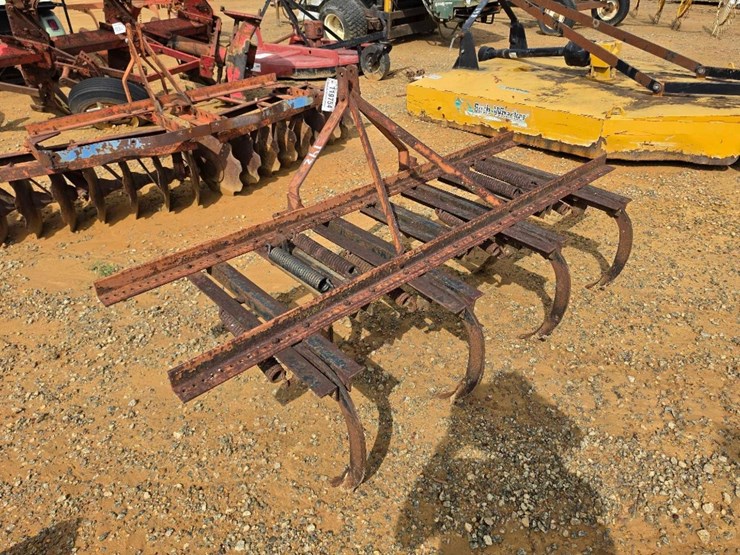 142---6-shank-chisel-plow-image-2