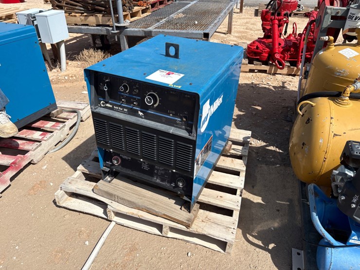 miller-gold-star-302-welding-machine-image-2