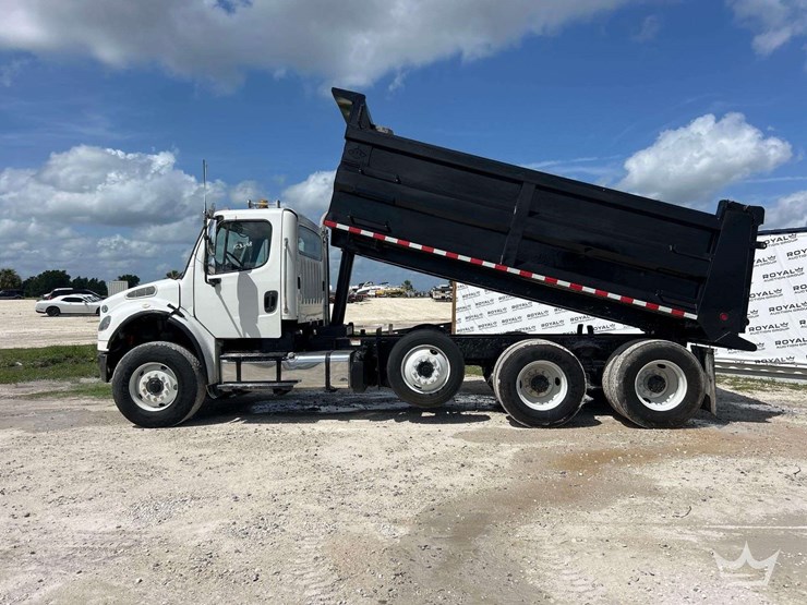 2013-freightliner-m2-106-image-46