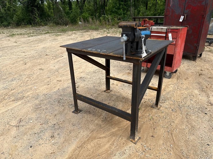 2237---3'-x-3'-metal-work-table-image-2