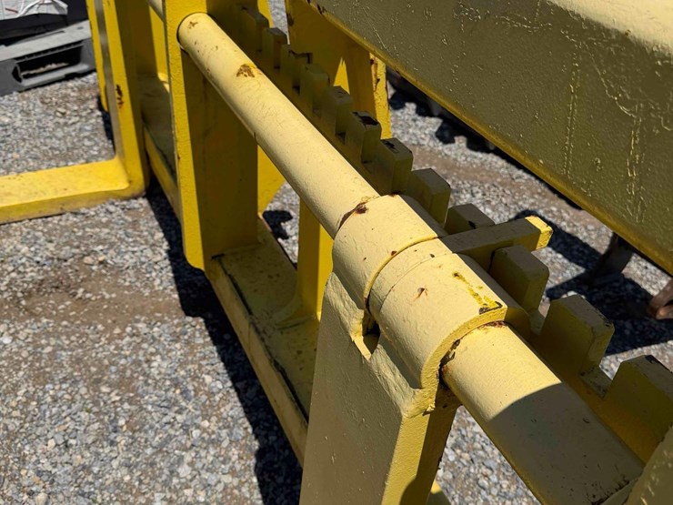 cat-coupler-wheel-loader-forks-image-3