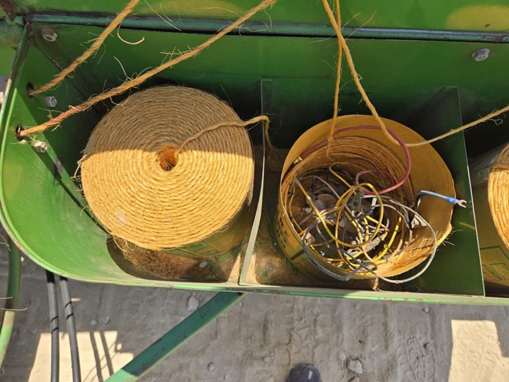 john-deere-336-image-9