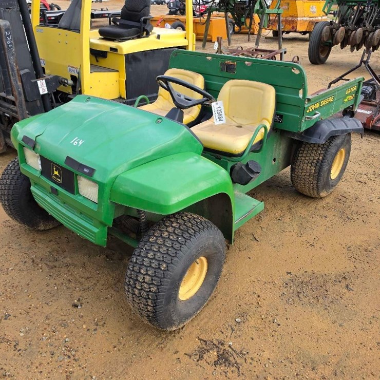 JOHN DEERE GATOR