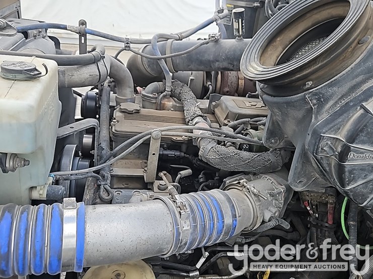 2014-peterbilt-337-image-24