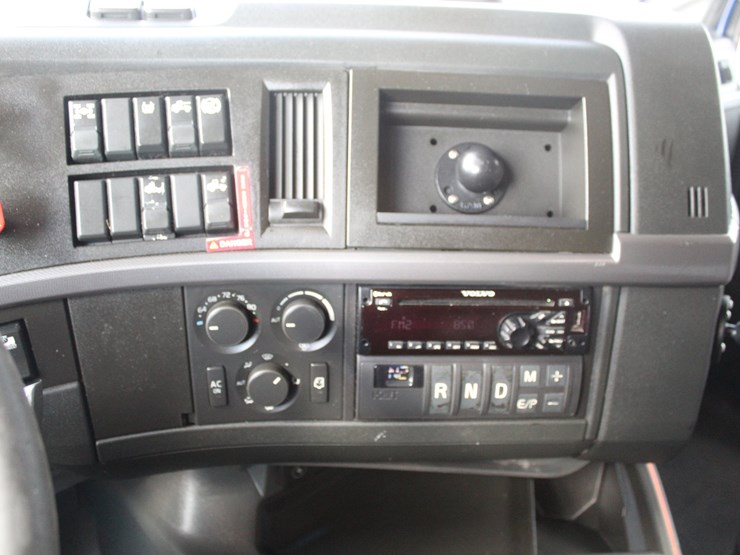 #16232-•-2019-volvo-tractor-truck-image-10