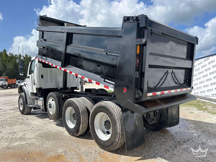 2013-freightliner-m2-106-image-4