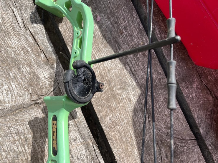 #2140-•-bear-youth-compound-bow-image-9