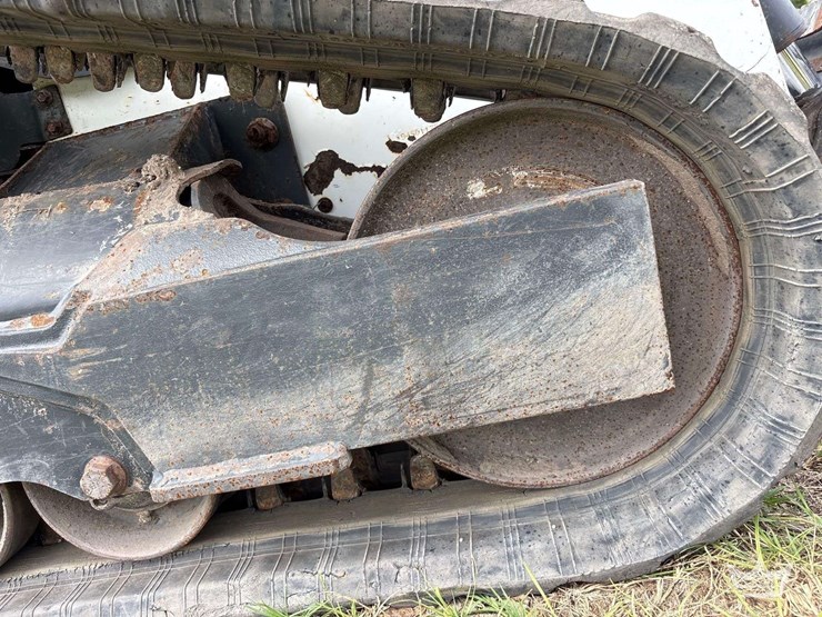 2021-bobcat-t64-image-35