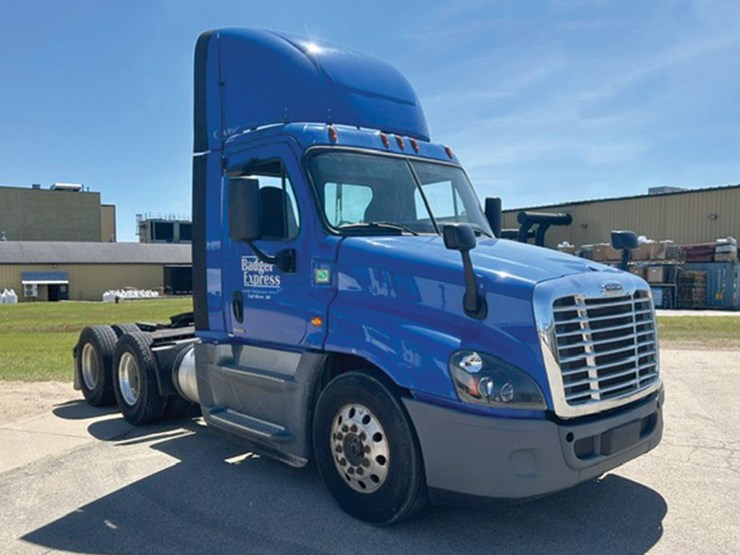 2015-freightliner-cascadia-125-evolution-image-1