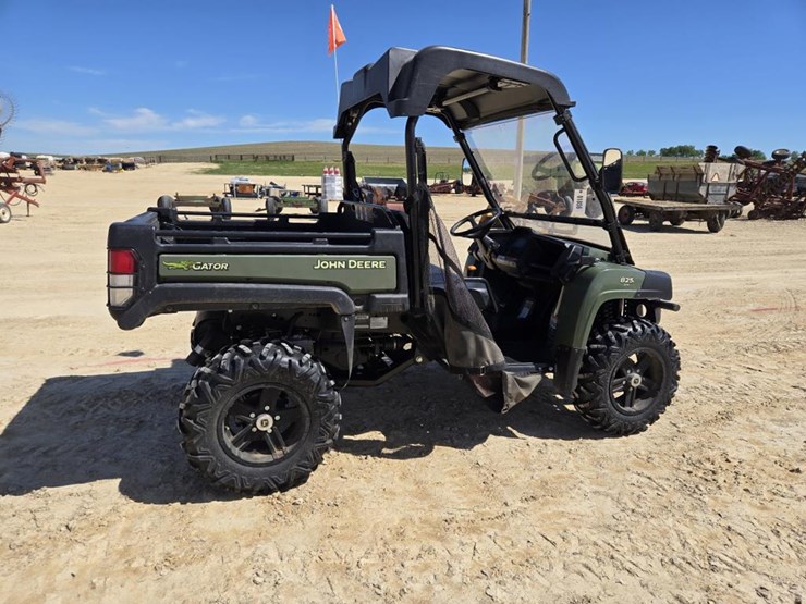 john-deere-gator-image-6