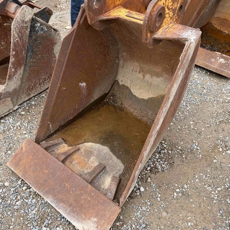 24” Excavator Bucket
